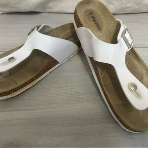 Graceland Thong-Style White Women's Sandals Sz EU38 (US 7.5/8)